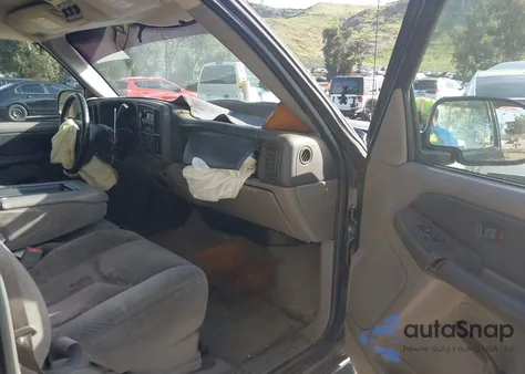 2003 Chevrolet Tahoe Ls z USA, uszkodzony, nr VIN 1GNEC13V33R261818